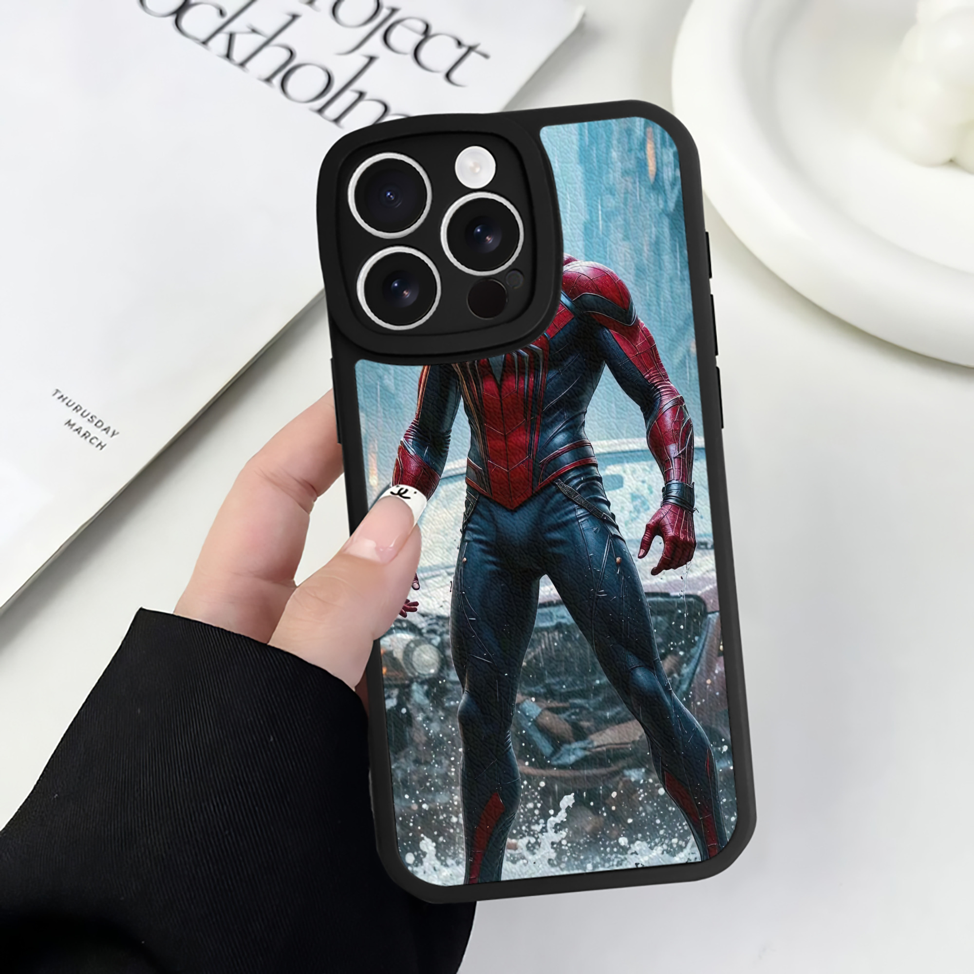 Spider Man スパイダーマン 【iPhone 16シリーズ対応】シリコンスマホケース（レザー調） 材質：シリコン